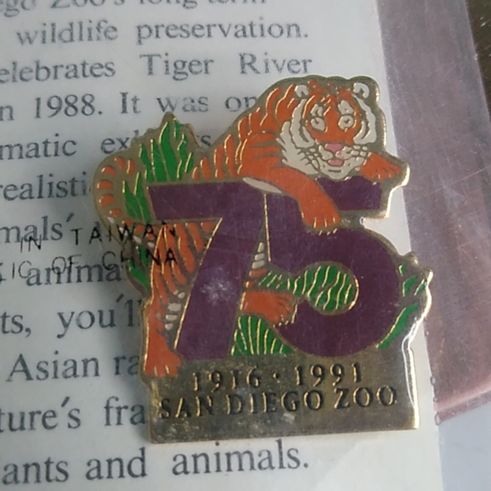 🌵#211 San Diego Zoo 1991 75 year pin